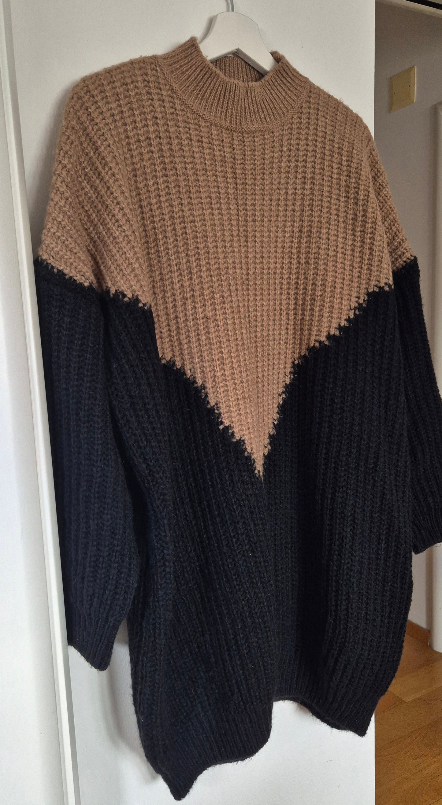 A'MARIE dizajnerski dugi pulover, 80% vuna