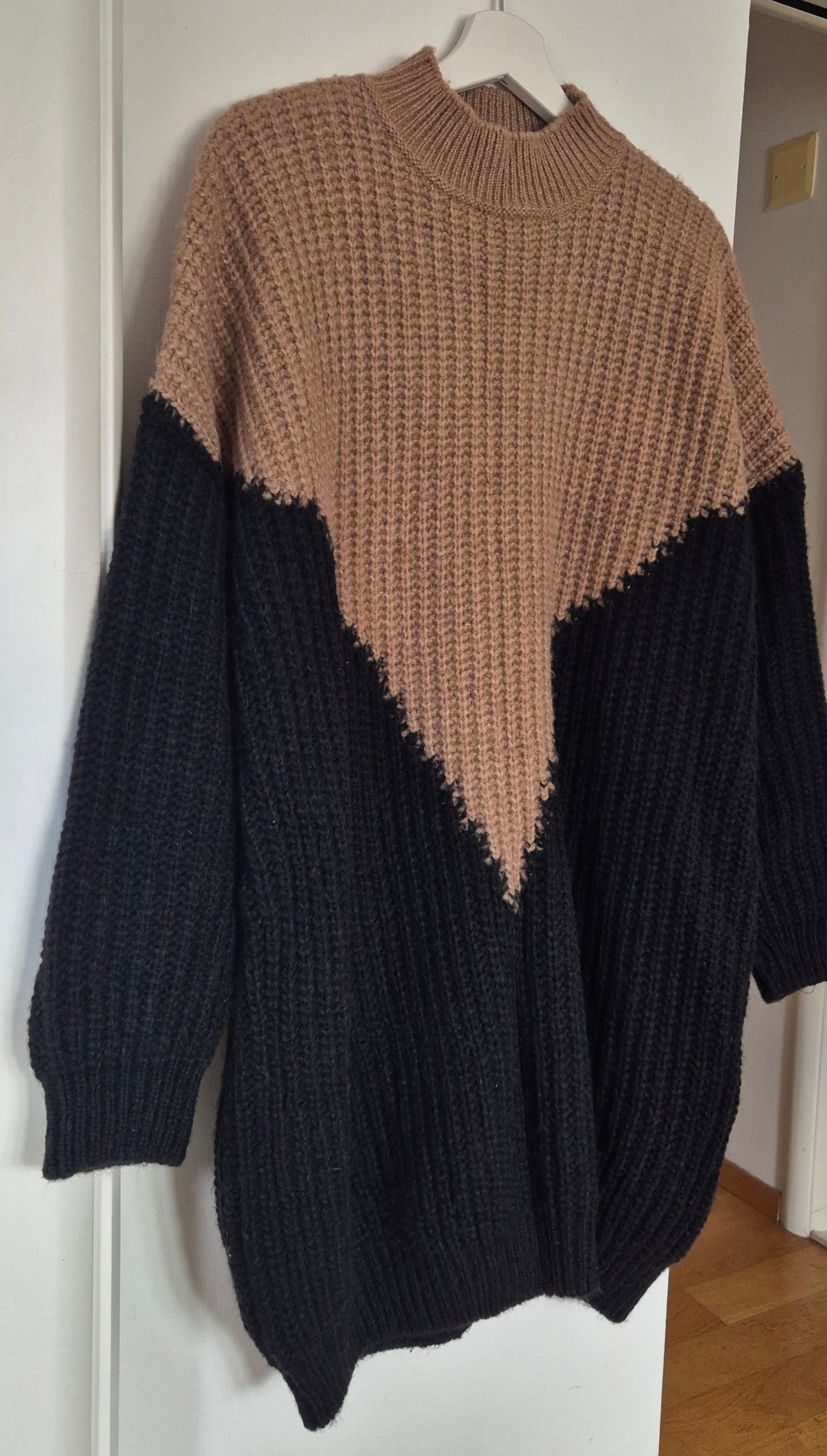 A'MARIE dizajnerski dugi pulover, 80% vuna