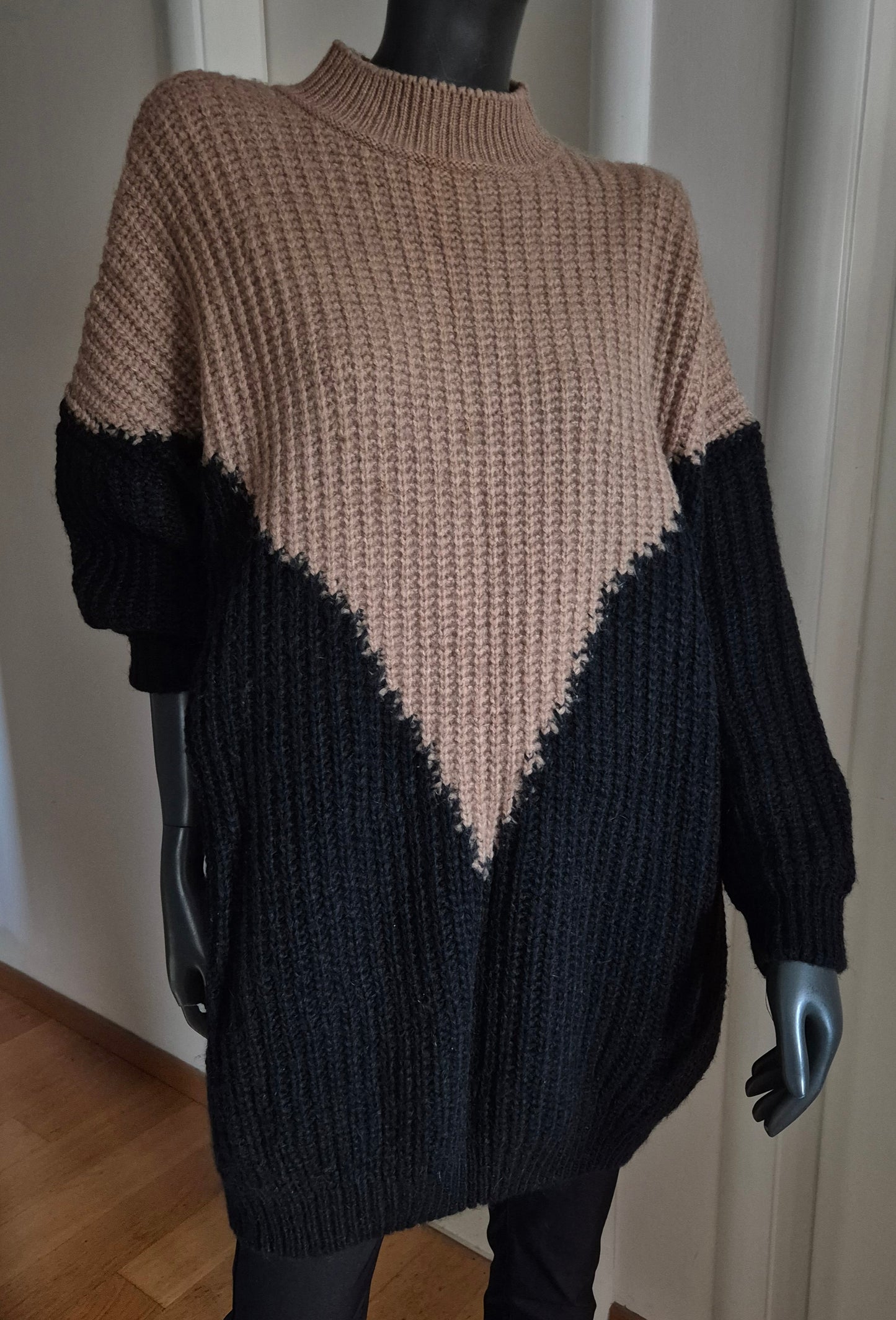 A'MARIE dizajnerski dugi pulover, 80% vuna