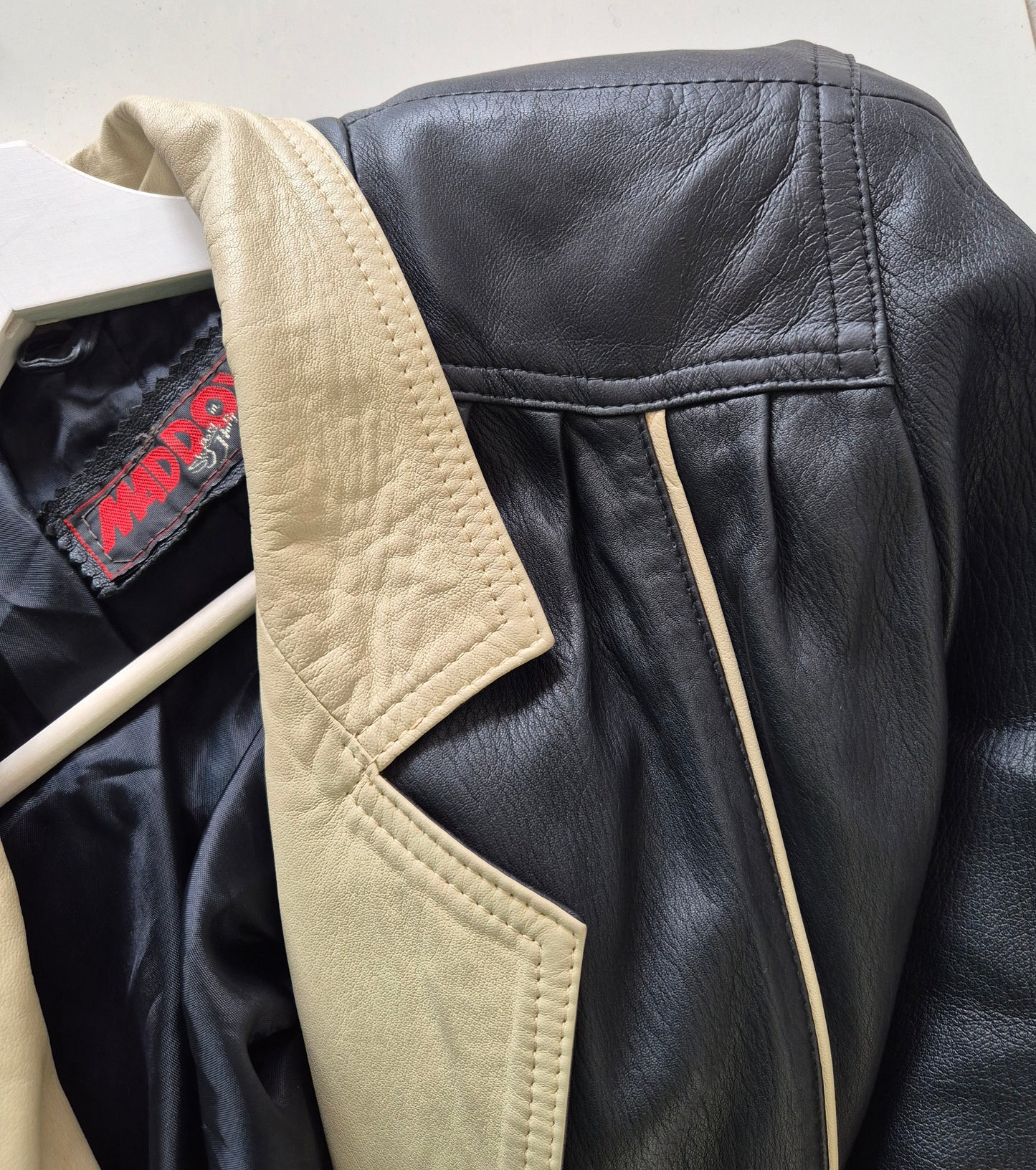 vintage kožna jakna, crna s beige detaljima