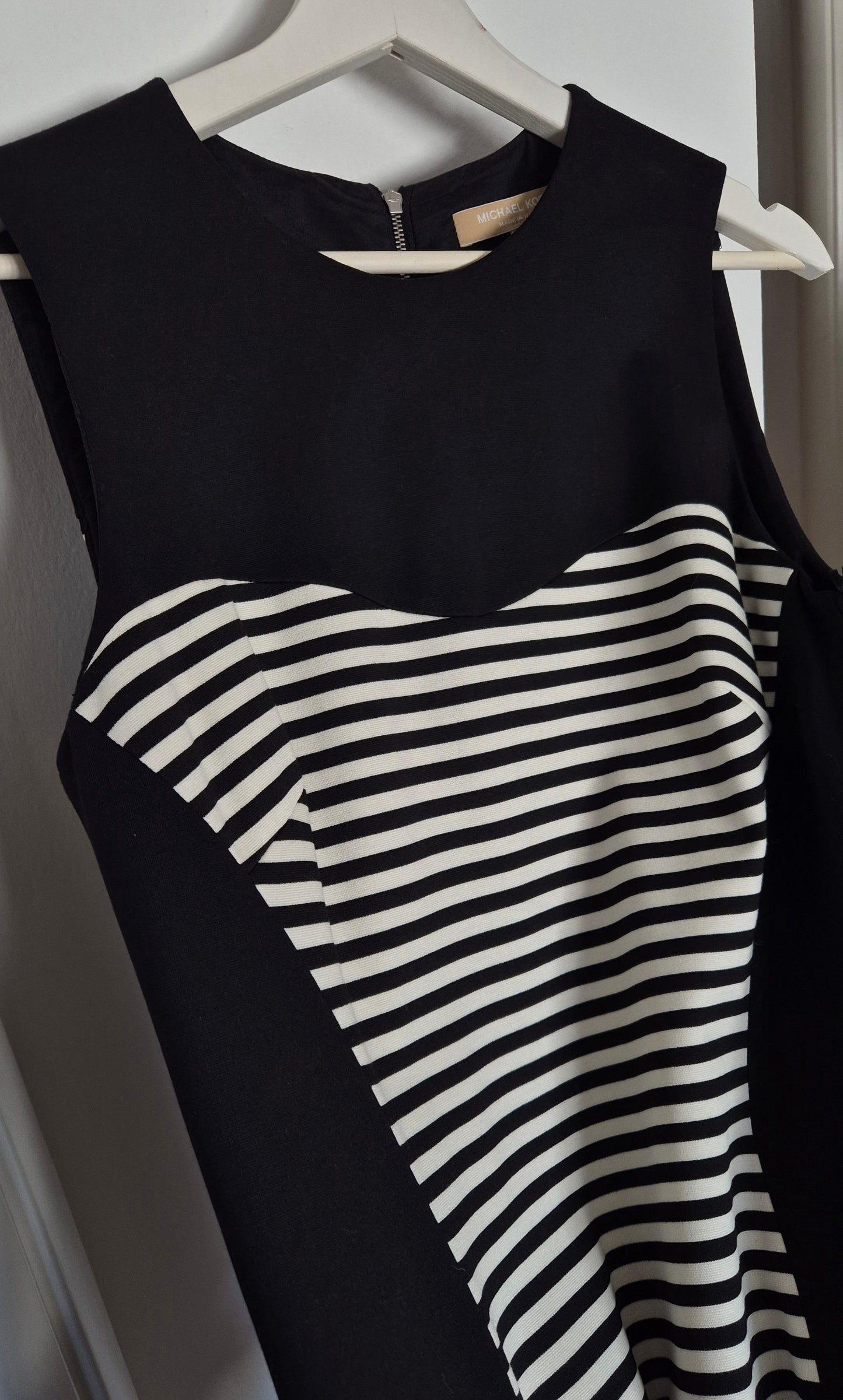 MICHAEL KORS crno-bijela haljina