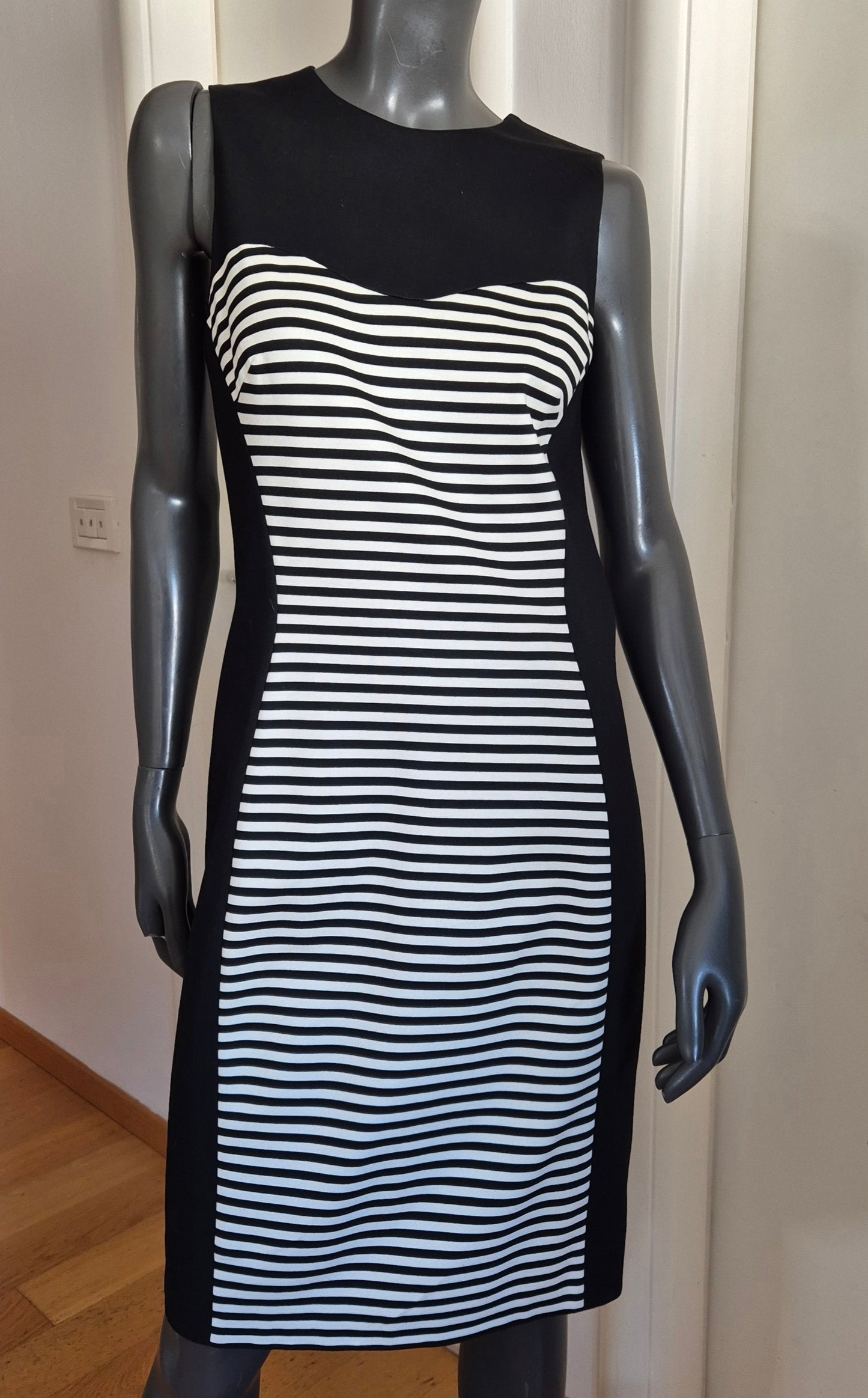 MICHAEL KORS crno-bijela haljina