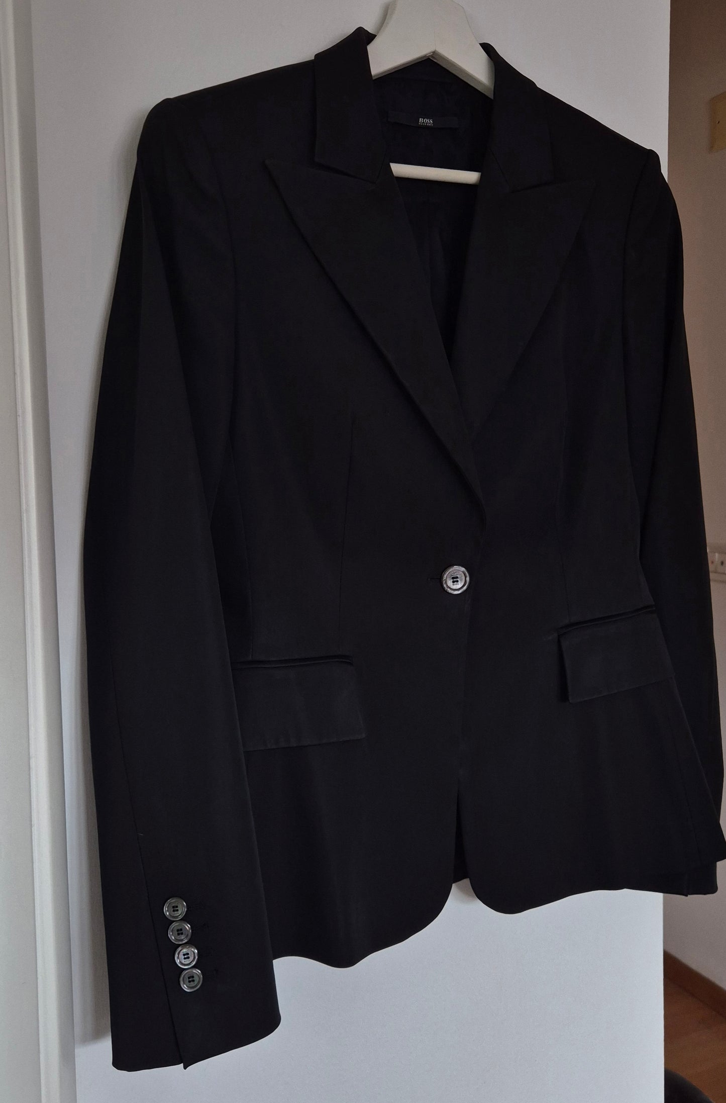 HUGO BOSS crni sako