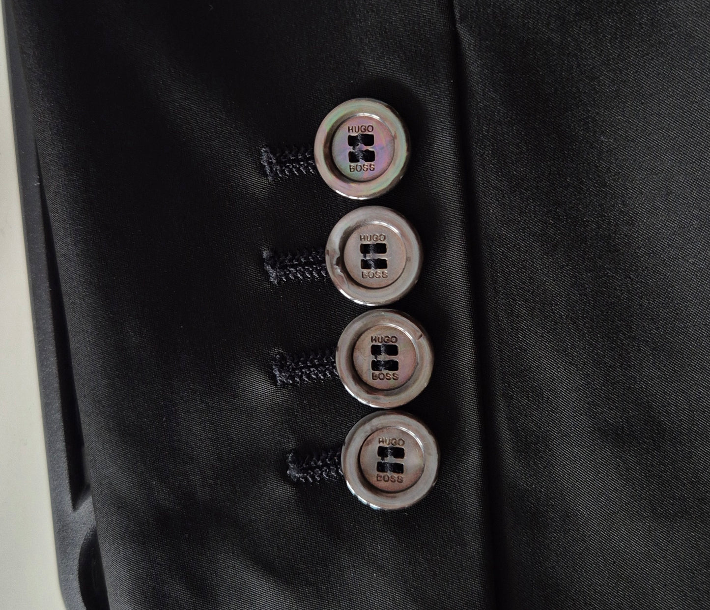 HUGO BOSS crni sako