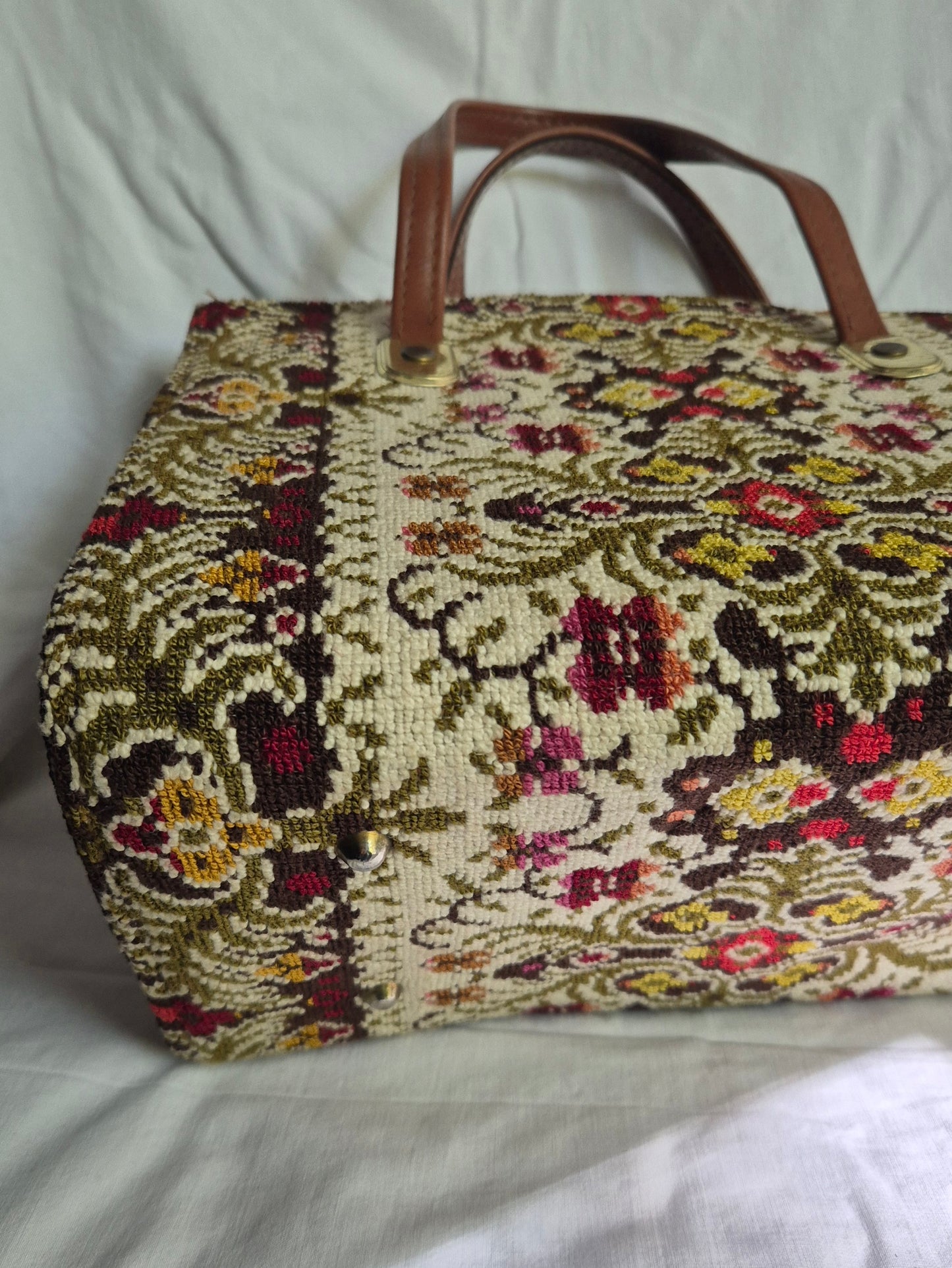 very very vintage tapestry torba
