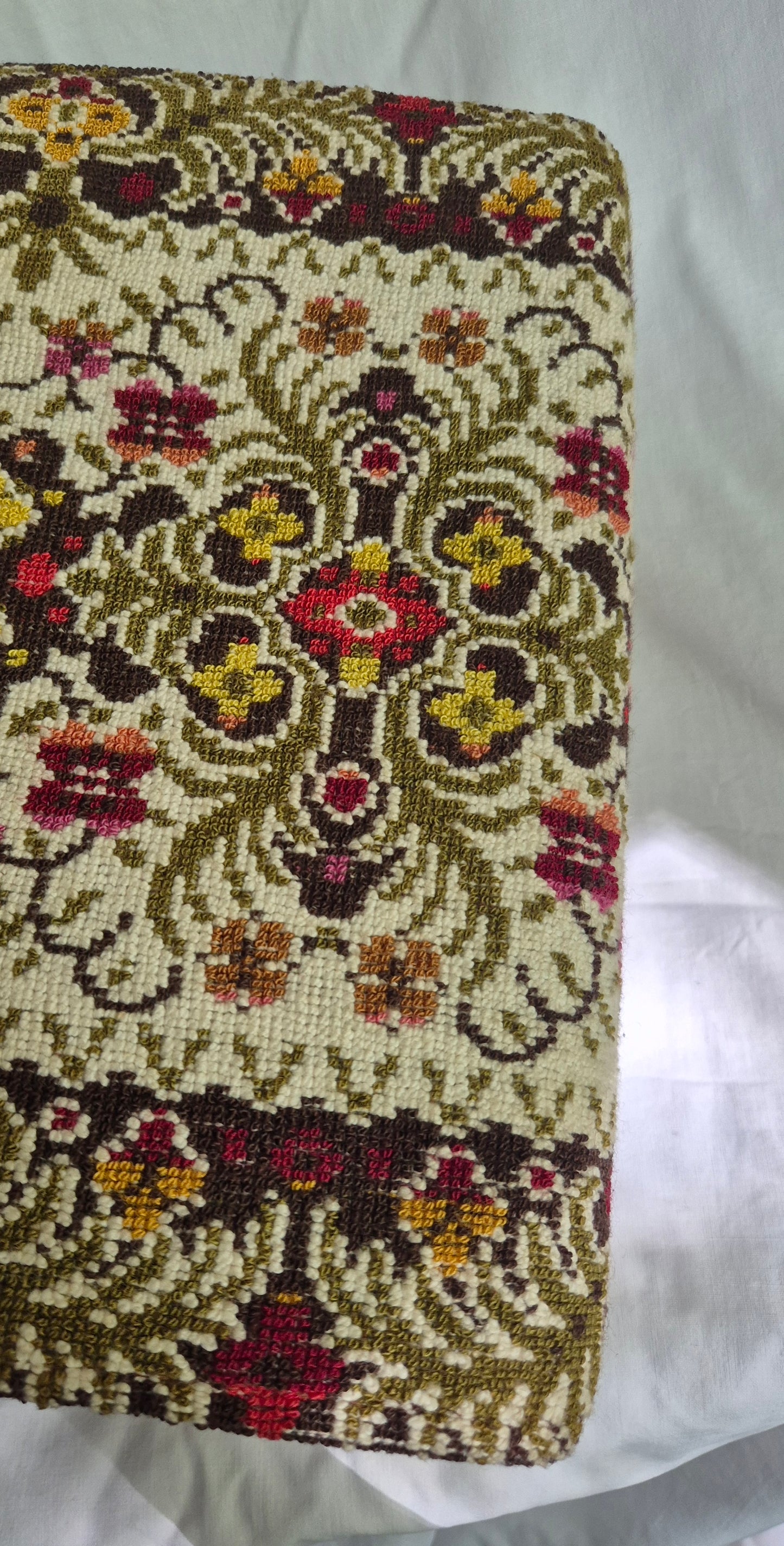 very very vintage tapestry torba
