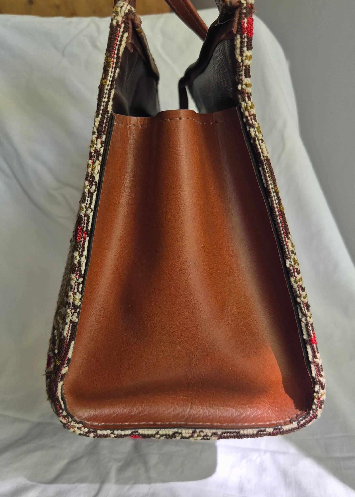 very very vintage tapestry torba
