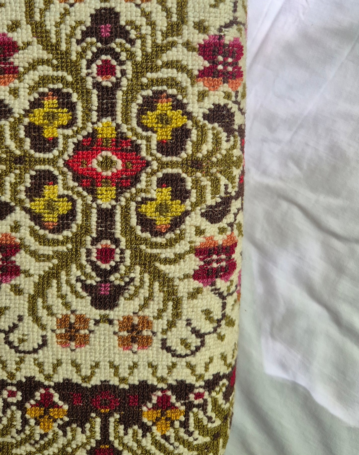 very very vintage tapestry torba