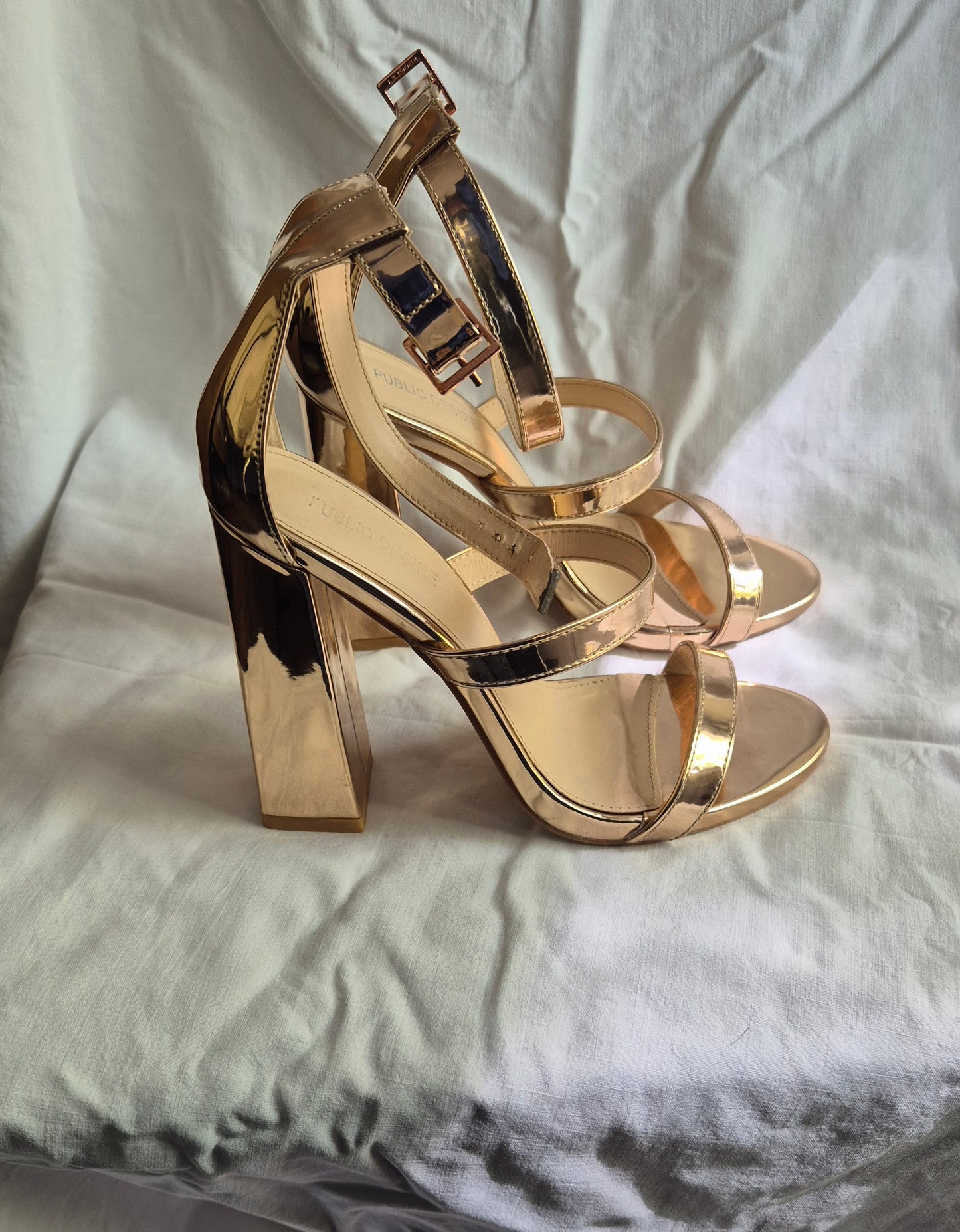 PUBLIC DESIRE rose gold sandale