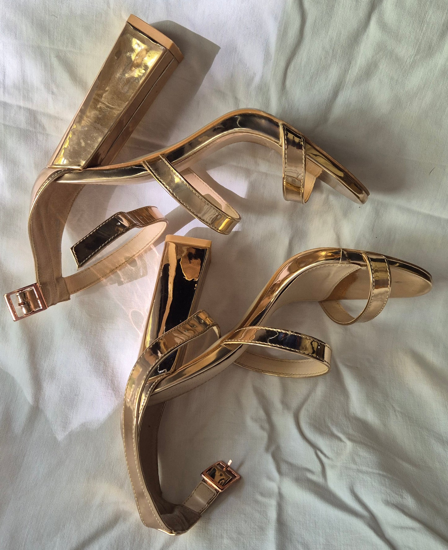 PUBLIC DESIRE rose gold sandale