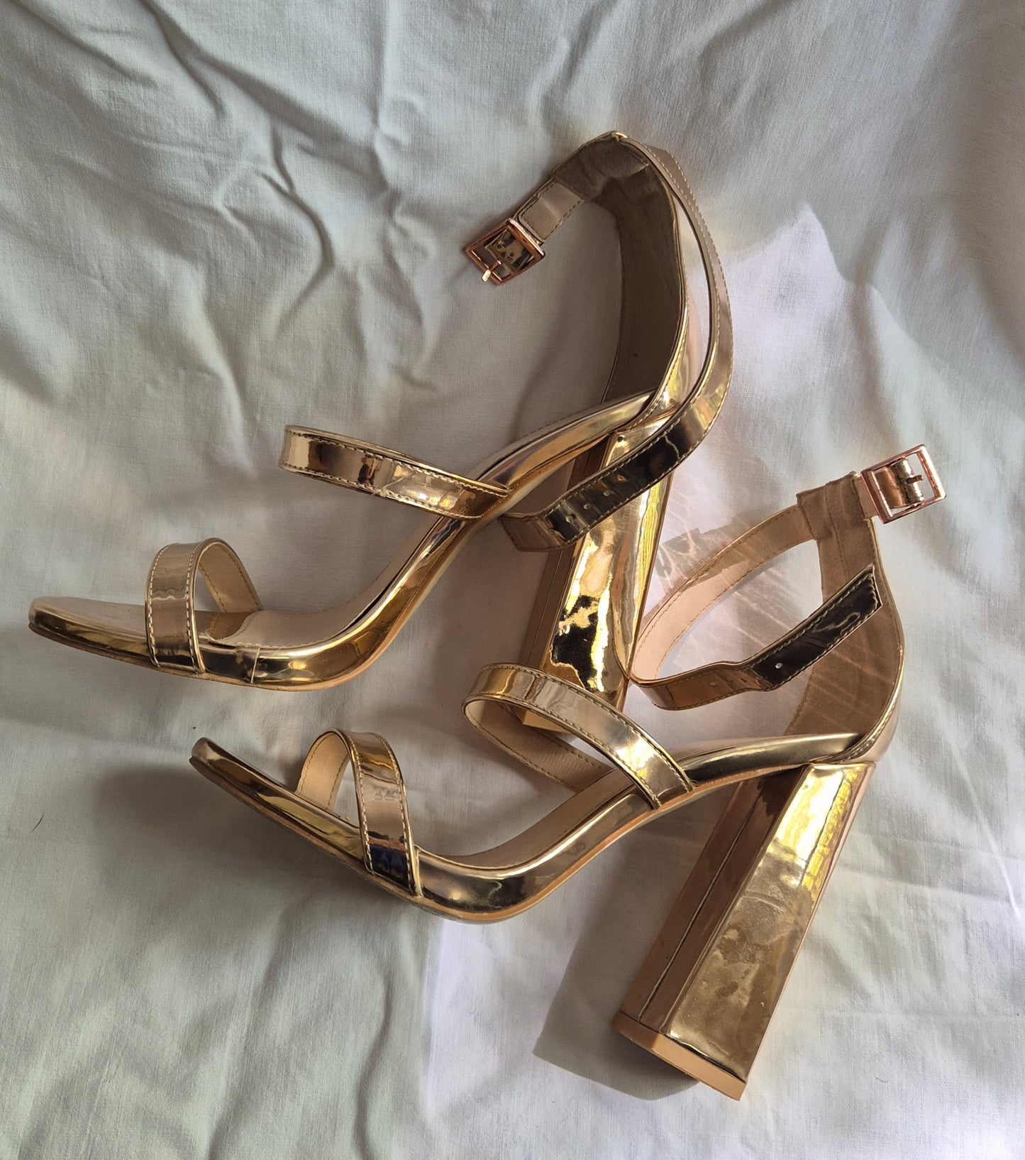 PUBLIC DESIRE rose gold sandale