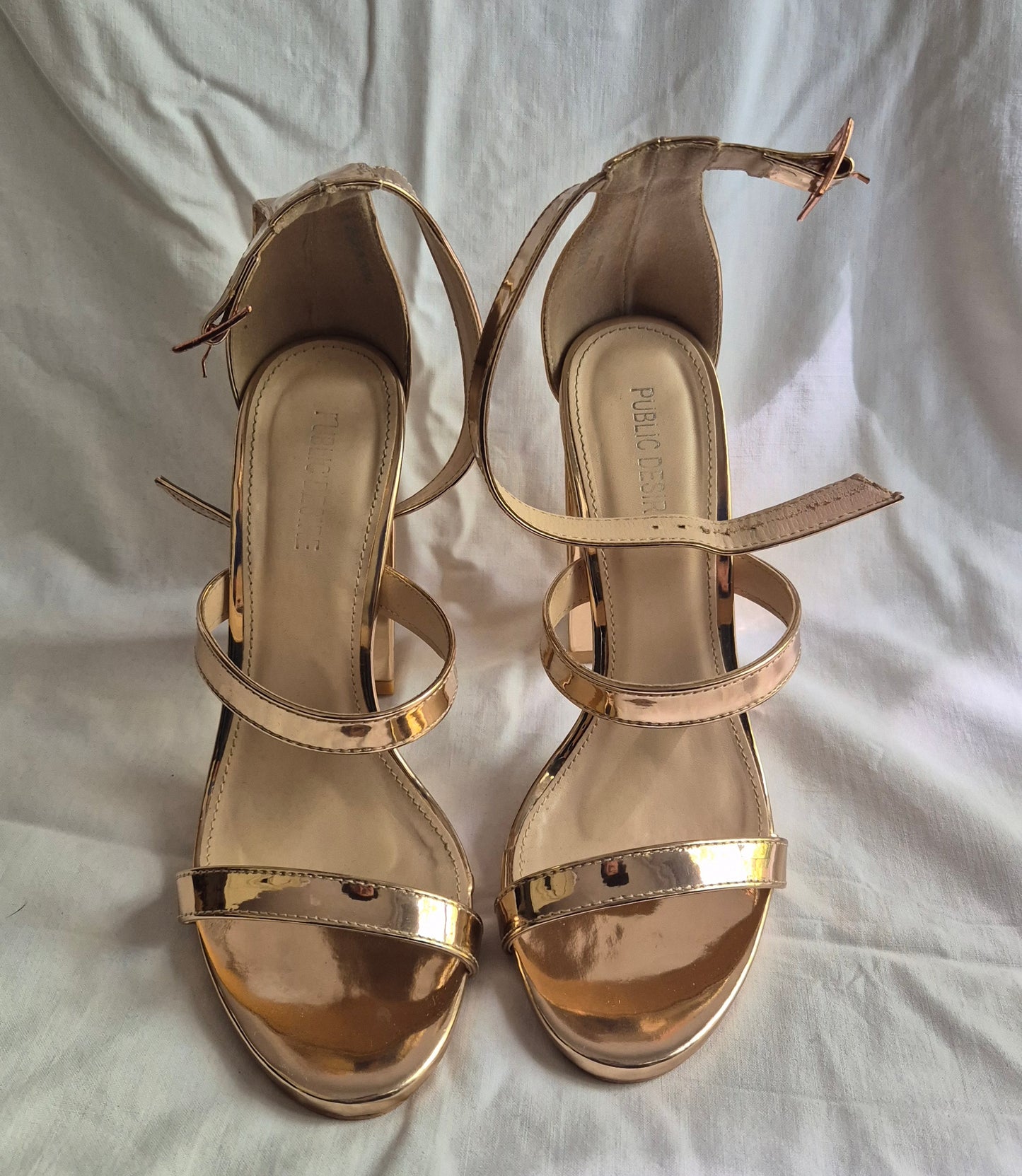 PUBLIC DESIRE rose gold sandale