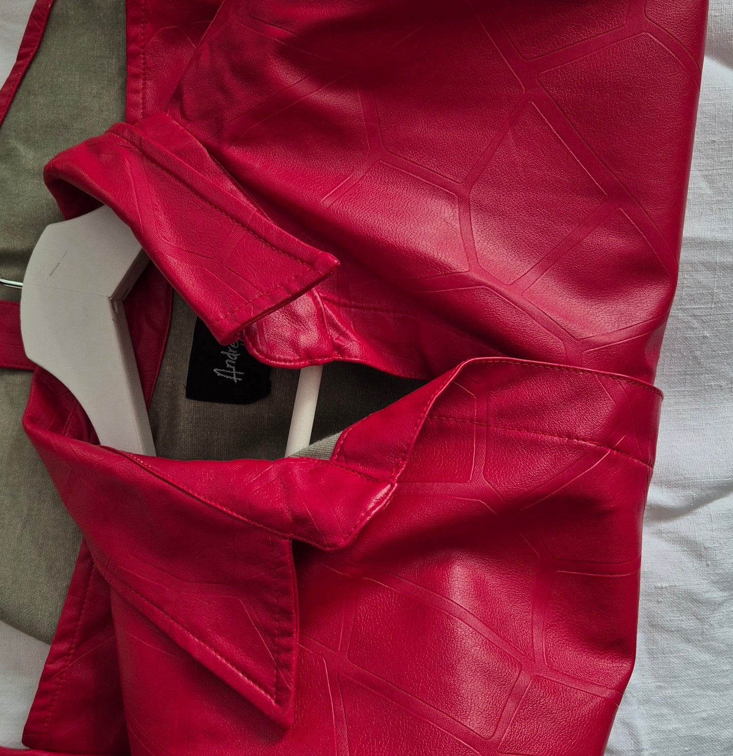 ANDREJA DJOKOVIĆ dizajnerska crvena košulja/jakna, imitacija kože