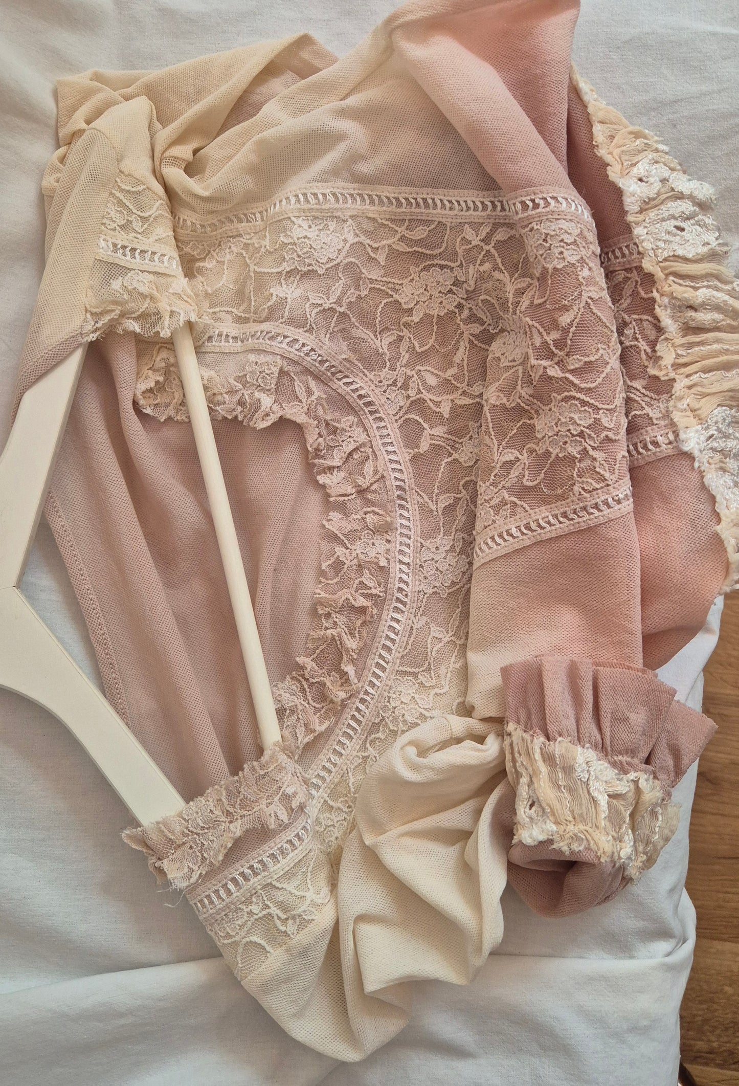 vintage mesh top s detaljima od svile i čipke