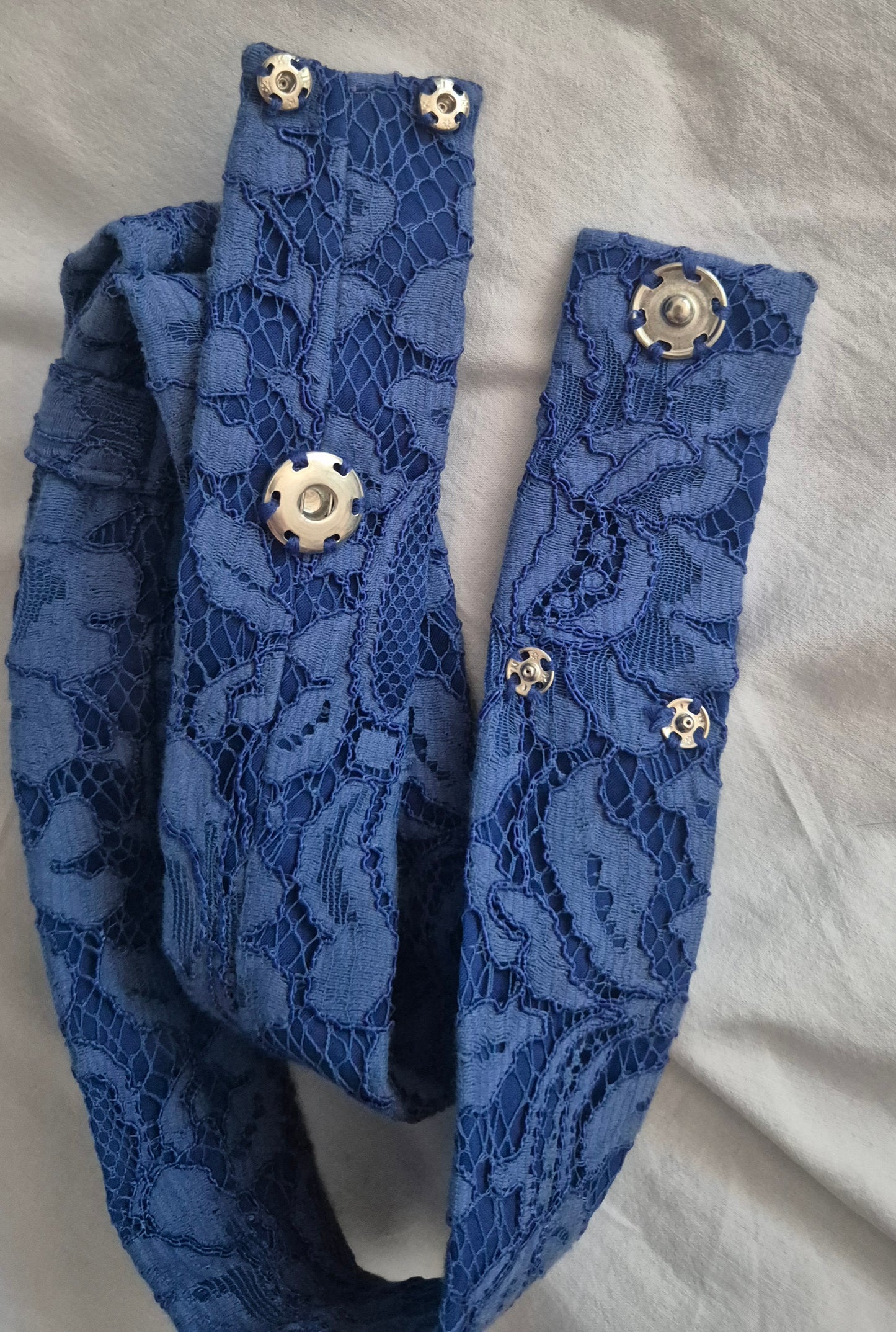 ALEKSANDRA DOJČINOVIĆ čipkana haljina s odvojivim remenom 💙