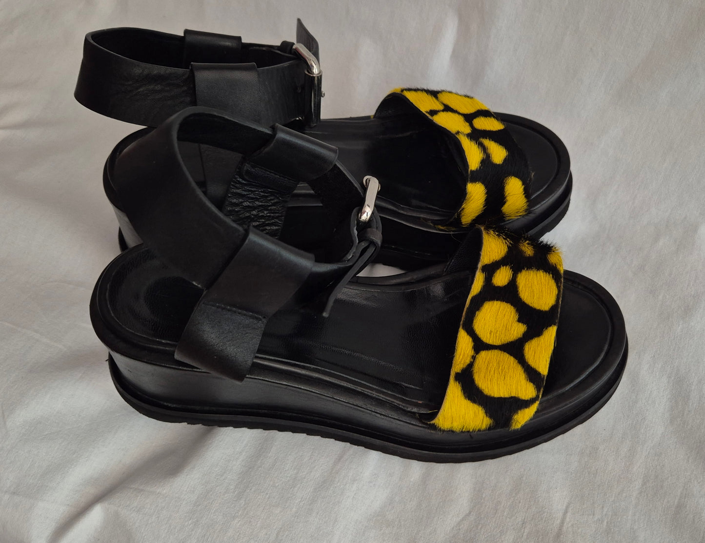 ALEXANDER MCQUEEN sandale, koža i dlaka, 38