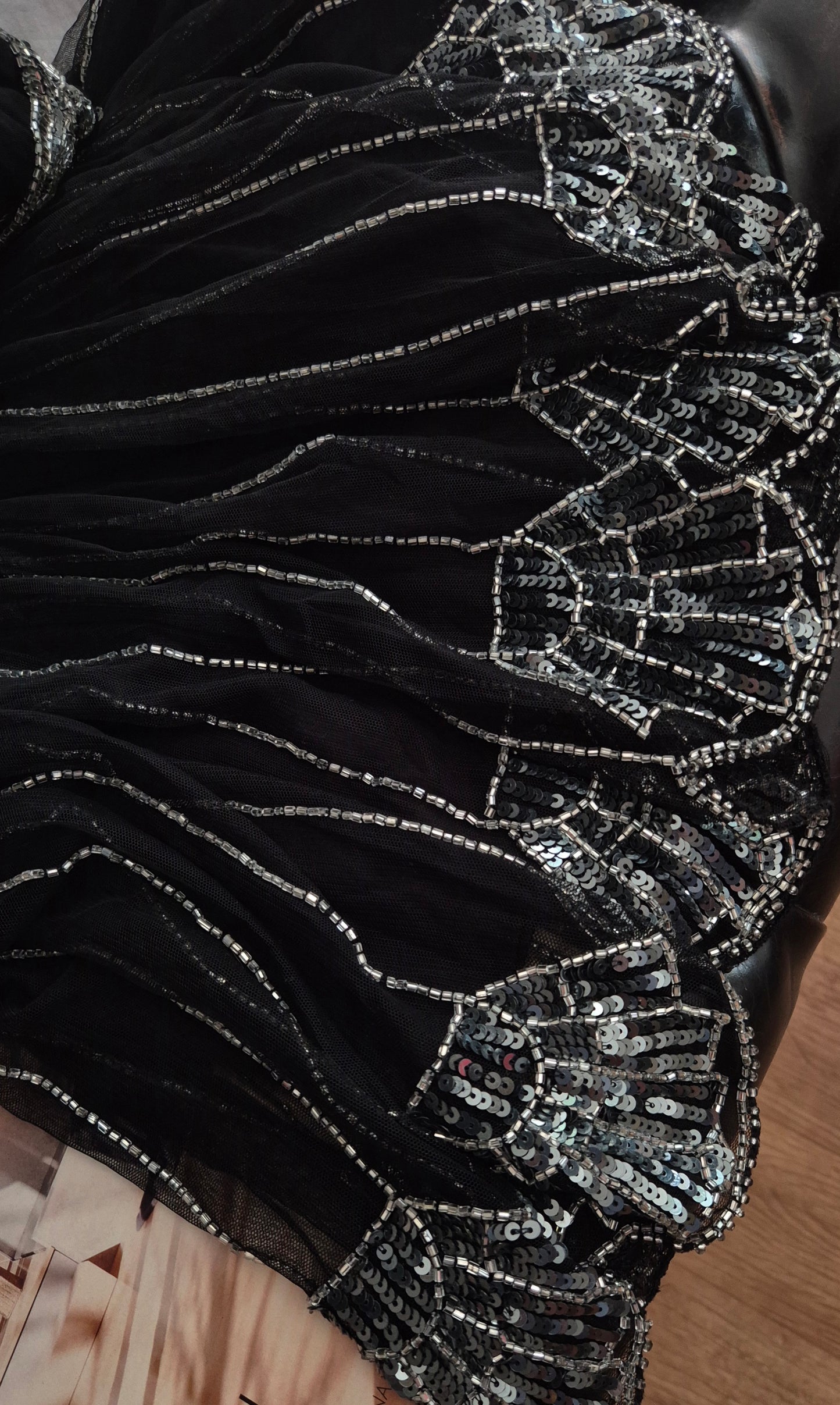 FROCK AND FRILL luksuzna sequin haljina