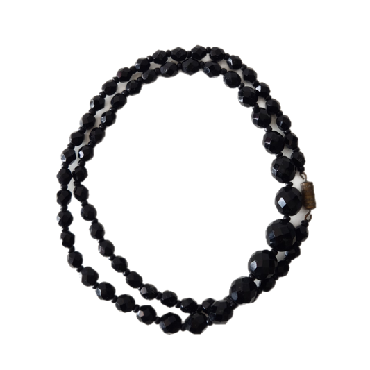 vintage ogrlica od presijavajućih crnih perli 🖤