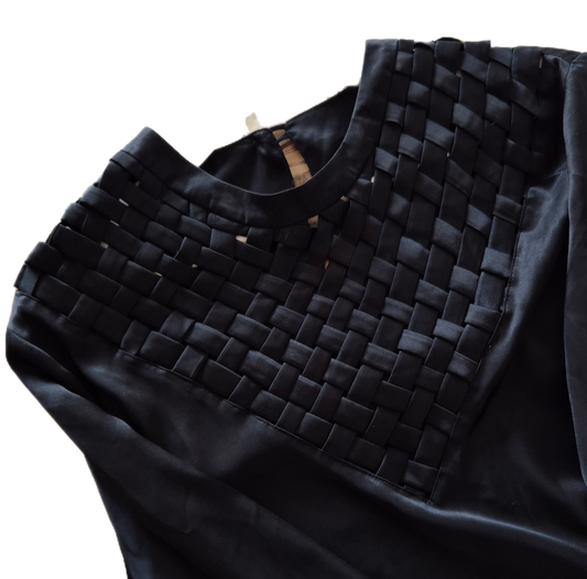 vintage crna bluza isprepletena na prsima